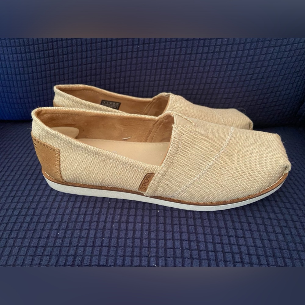 Women’s size 8 Bobs by sketchers slip on shoes
